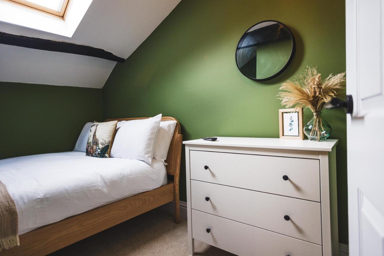 Cathys Cottage, Sun Trap Patio, Modern 3 Bed, Central, Parking Crewkerne Bagian luar foto